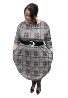 Kép 2/3 - taffi női hosszú buborék ruha cérnakötöt, szürke kocka, molett, xxl