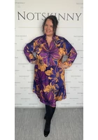 Kép 1/4 - lila virágos,  a-vonalú, galléros ruha övvel, zsebekkel, szép gombokkal, molett, plussize, xxl