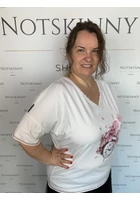 Kép 2/6 - nagy méretű női fehér póló, felső, pink 3D-s virágokkal, órával, molett, plussize