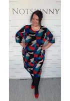 Kép 2/4 - finomkötött, kockás, geometria, színes, nagy méretű, női ruha, zsebek nélkül, piros, kék, xxl, plussize