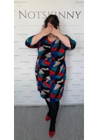 Kép 1/4 - finomkötött, kockás, geometria, színes, nagy méretű, női ruha, zsebek nélkül, piros, kék, xxl, plussize