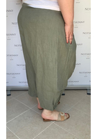 Kép 4/5 - nagy méretű női buggyos zöld len nadrág zsebekkel behúzásokkal huncut varrásokkal 