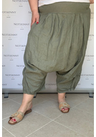 Kép 1/5 - nagy méretű női buggyos zöld len nadrág zsebekkel behúzásokkal huncut varrásokkal 