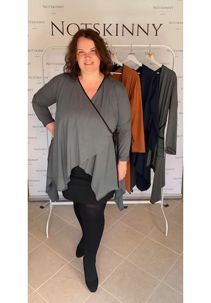 átlapolós megkötős női kardigán vagy felső vagány loknis oldalt hosszabb szürke