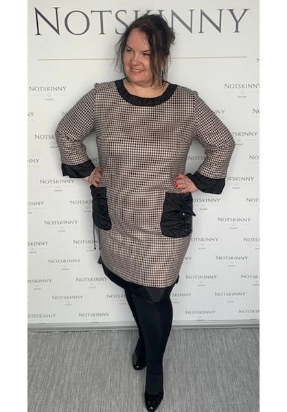 tyúklábmintás női ruha, két zsebbel, orkános passzékkal, molett, rose, 