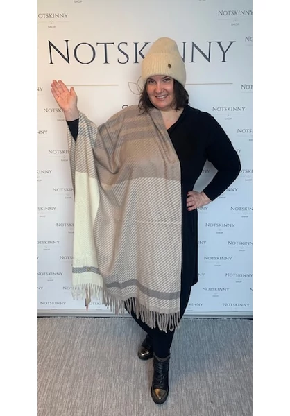 alessia massimo díszdobozos női téli sál és sapka szett, bézs, finom, pihe-puha. ajándék, karácsony,  molett, xxl, plussize