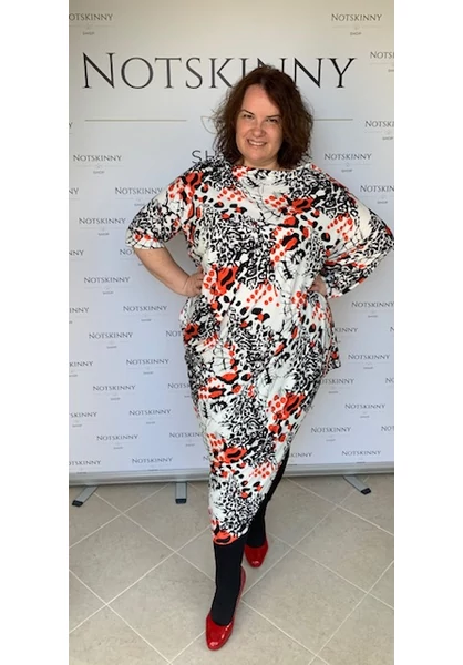 extra méretű női zsákruha díva fehér, fekete, piros rendhagyó aszimmetrikus nagy méret molett