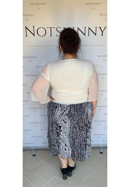 rakott női szoknya molett plus size pliszírozott fekete fehér absztrakt mintával