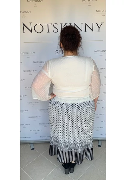 rakott női szoknya molett plus size pliszírozott fehér apró pöttyökkel virágokkal, csíkokkal