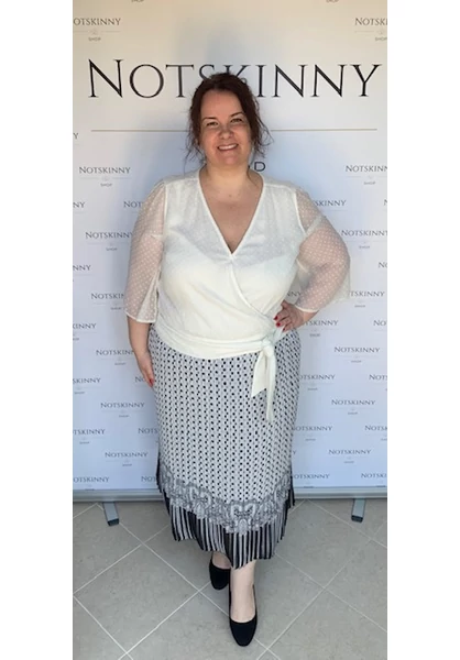rakott női szoknya molett plus size pliszírozott fehér apró pöttyökkel virágokkal, csíkokkal