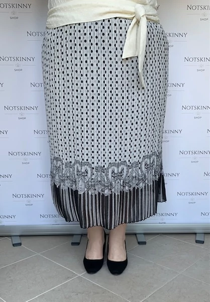 rakott női szoknya molett plus size pliszírozott fehér apró pöttyökkel virágokkal, csíkokkal