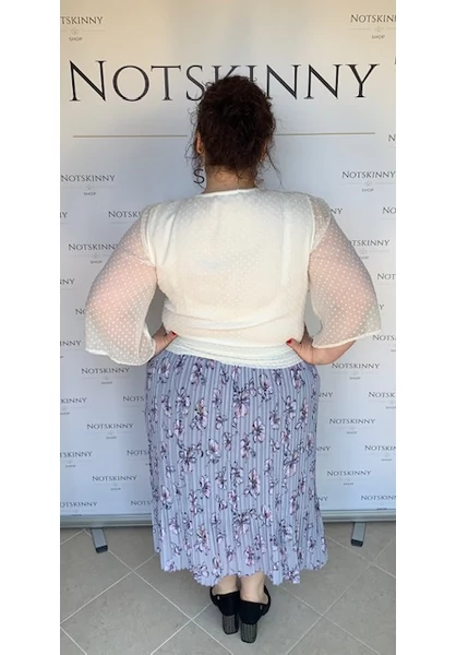 rakott női szoknya molett plus size pliszírozott világoskék színben színes virágokkal
